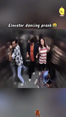 Elevator dancing 🕺 prank 😂#prank #prankvideo #fyp #fypシ #foryoupage #viraltiktok #viralvideo #dance 