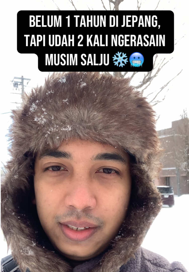 Padahal belum 1 tahun di Jepang, tapi udah 2 kali ngerasain musim dingin (冬) ❄️🏂🥶☃️ #winter #snow #salju #japan #fyp 