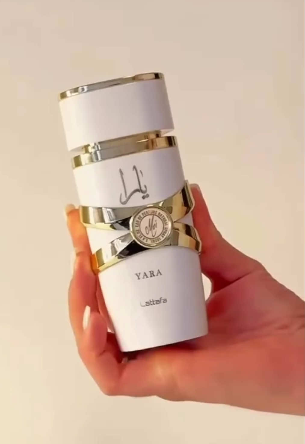 Yara Moii is a mesmerizing perfume for women, opening with pear, pink pepper, and black currant, leading to tuberose, jasmine, and almond, with a luxurious vanilla, cashmeran, and patchouli base. It’s crafted for women who love soft elegance and lasting sophistication 🤍 Shop now at lattafapakistan.com 🔗  #LattafaPakistan #LattafaPerfumes #Lattafa #PerfumeLovers #PerfumeCollection