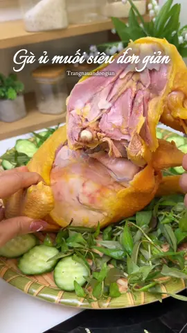 Cách làm gà ủ muối dễ hơn luộc rau thế này mà k làm thì phí quá câc bác ơi. Tự làm mua lấy con gà ngon, đun theo như ý mình. Da dai ròn trong mềm ngọt. Eo ơi hết ý. Ăn đã đời luôn. #xuhuong #thinhhanh #cachlamgaumuoi #giaviumuoibuphuong 