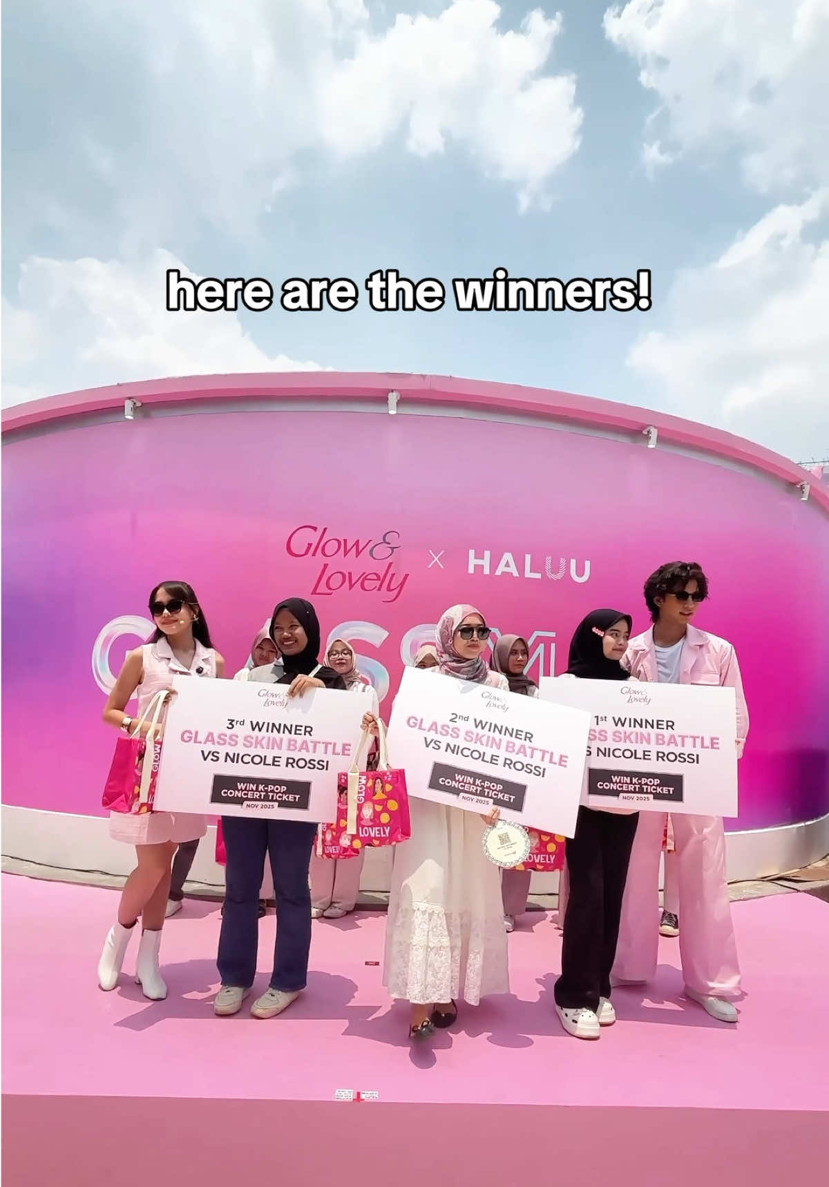 a lil recap of glass skin battle! with adek @arya mohan as judges 🤓 seruu bangett plsss pada tag @glowandlovely  biar adain next round!! 👀 #adekakak #glassskinbattle #glassbright #glassmazeglowandlovely