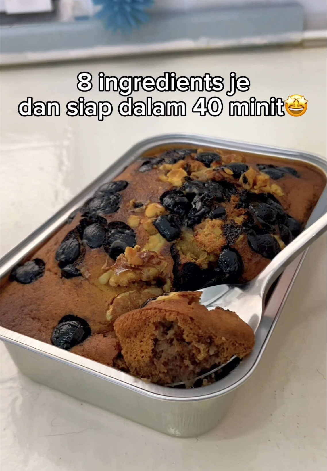 Omg, korang kena try resepi ni! 🤯 8 bahan je, tapi hasil dia… INSANE gila sedap! 🤤 Sekali buat confirm repeat, confirm habis cepat! 🙌 Try la resepi ni 😍 #bakingsoda #baking #bakery #goldendatewalnutcake #easybake 