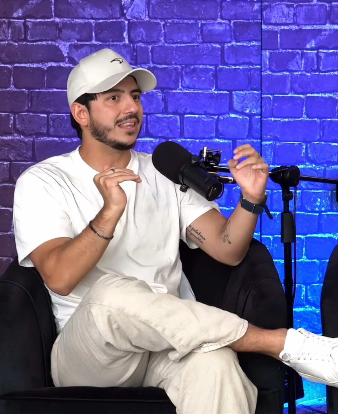 Atracción más allá de lo físico #alejandrosago #5comentarios #luischaparro #Malleza #atracción 