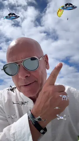 Ich höre immer wieder, dass wir von Politikern regiert werden. Doch was wir in Wahrheit erleben, hat mit ehrlicher Politik kaum noch etwas zu tun. Viele derjenigen, die in Verantwortung stehen, handeln nicht im Sinne des Volkes, sondern im Interesse von Lobbygruppen, Konzernen oder ideologischen Netzwerken. Dabei verpflichtet ihr Amtseid sie eindeutig: Amtseid: „Ich schwöre, dass ich meine Kraft dem Wohle des deutschen Volkes widmen, seinen Nutzen mehren, Schaden von ihm wenden, das Grundgesetz und die Gesetze des Bundes wahren und verteidigen, meine Pflichten gewissenhaft erfüllen und Gerechtigkeit gegen jedermann üben werde. So wahr mir Gott helfe.“ Doch was ist dieser Schwur noch wert, wenn er täglich gebrochen wird, nicht einmal heimlich, sondern offen, vor aller Augen? Wir brauchen keine Dummschnacker, keine korrupten Lobbyisten, keine Karrieristen, wir brauchen Menschen mit Rückgrat, Macher mit Herz und Verantwortung für dieses Land. Politik sollte dienen, nicht herrschen. Wer seinen Eid bricht, verliert das Vertrauen des Volkes und darf kein Amt mehr ausüben, oder nicht? 