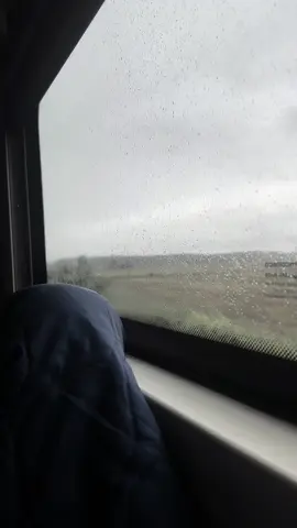 Dù biết là rất ngần nhưng sao chẳng thể gặp nhau…