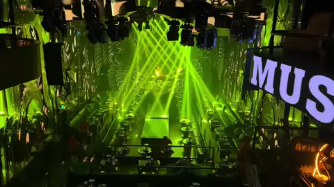 Đeo 🎧 để được cảm nhận tốt nhất 😎 #EmpireClub #Empirebar #Musicvibes #saigonparty #Clubvibes 