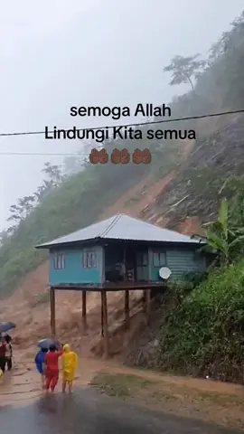 Semoga Allah Lindungi Kita dari segala bahaya🤲🏻🤲🏻🤲🏻🤲🏻🤲🏻. #tanahlongsor #airbah #bencana 