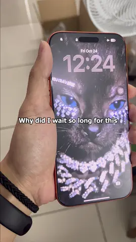 I didn’t expect a screen protector to make such a difference, but the matte texture feels so premium.#ScreenProtector #MatteScreenProtector #ScreenProtection #iphone17promax #TikTokMademebuyit 