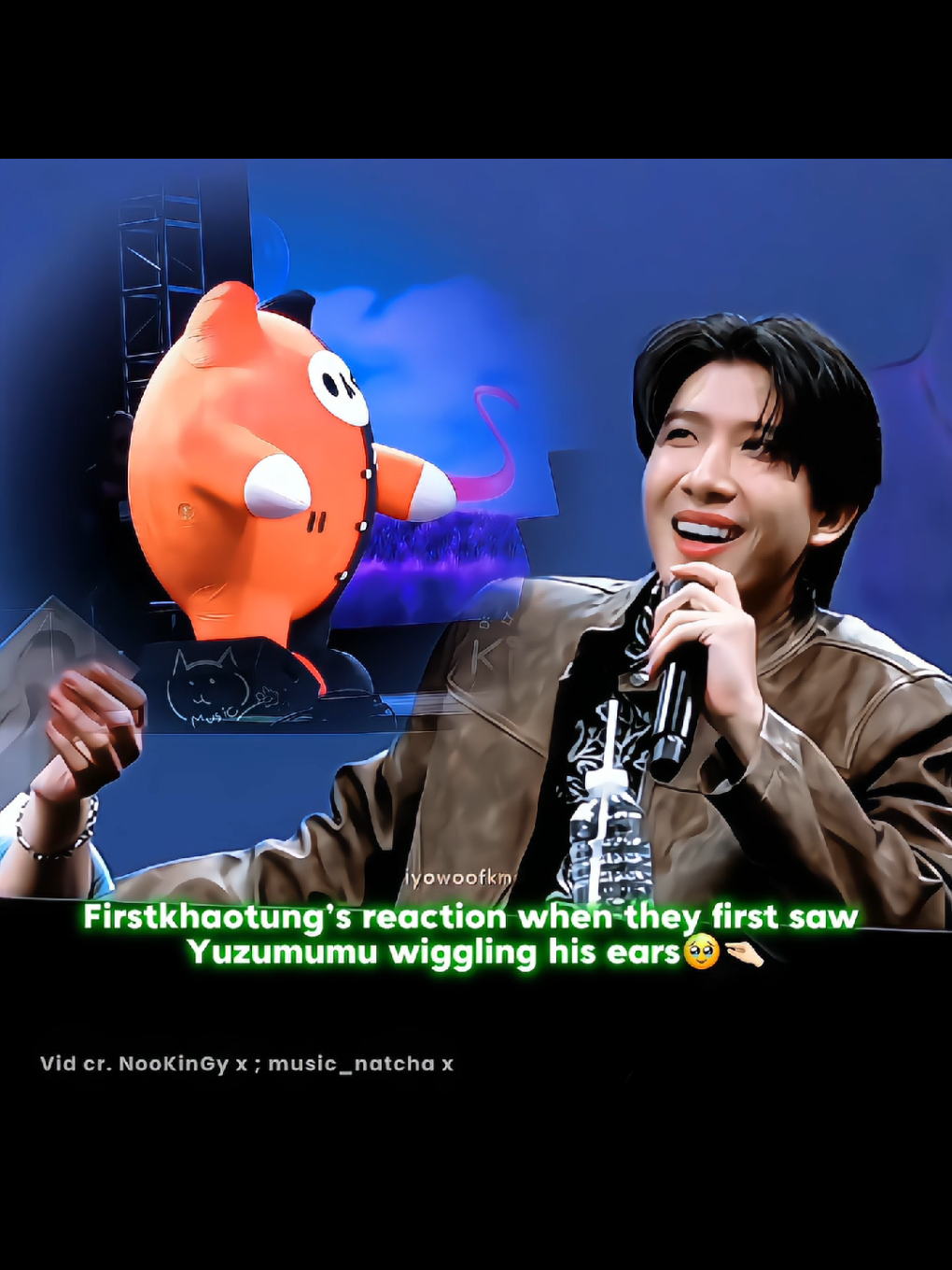 The proud parents🥹 But to me, they show their pride in different ways. First looks like a dad who’s surprised and proud that his kid can do that, while Khao looks like a papa who’s proud but in a “yeah, that’s my kid. I knew he could do it” kind of way😭🤏🏻 @khaotungg @YUZU MUMU  #Firstkhaotung #เฟิร์สข้าวตัง #YUZUMUMU 