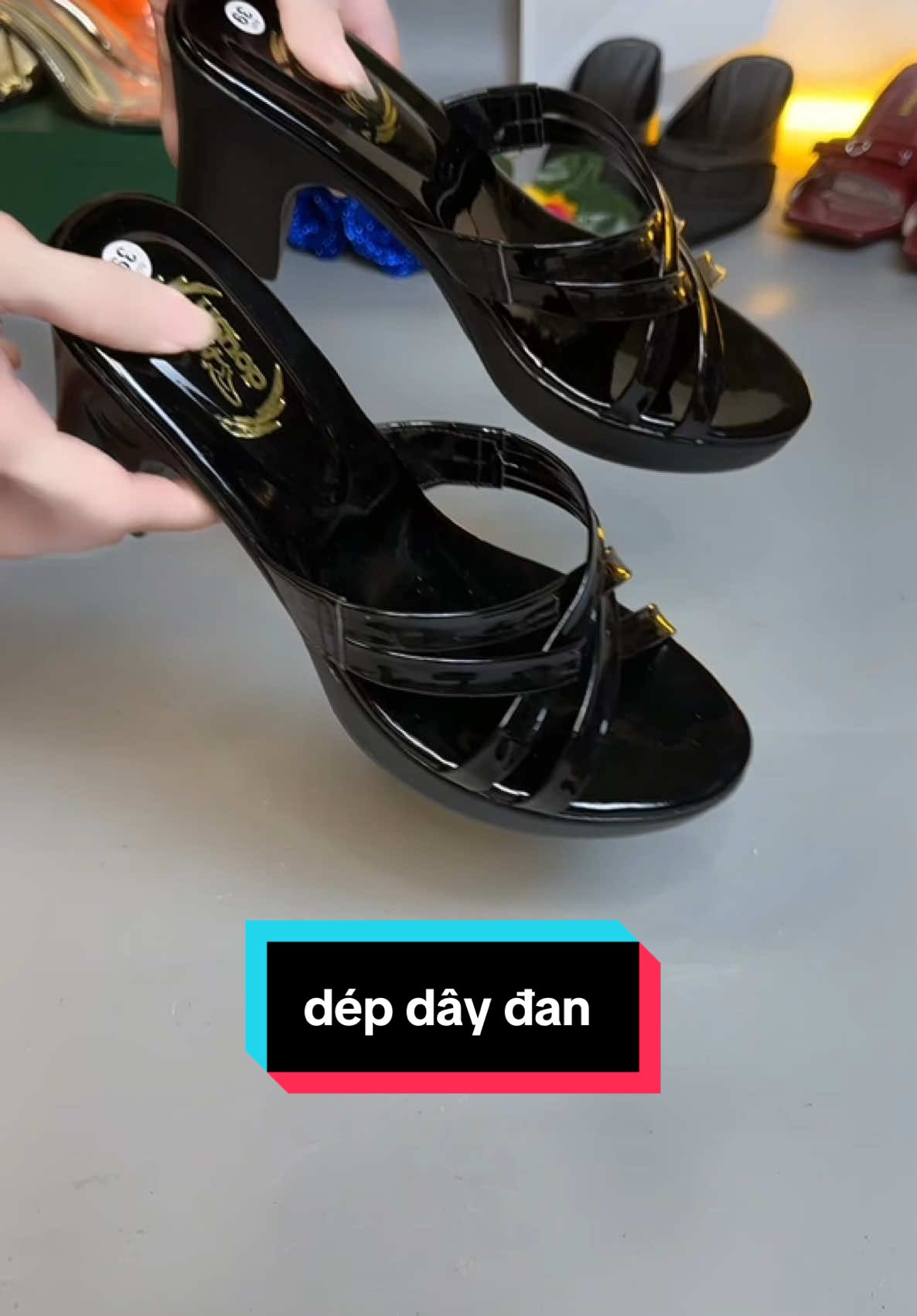 dép xinh #lunnhoxlun #uocduoclenxuhuong #uocduoclenxuhuongmộtlần #jesus #deptrungnien #deportesentiktok #fyp #xyzbca #duet #xuhuongtiktok #deptangme #parati 