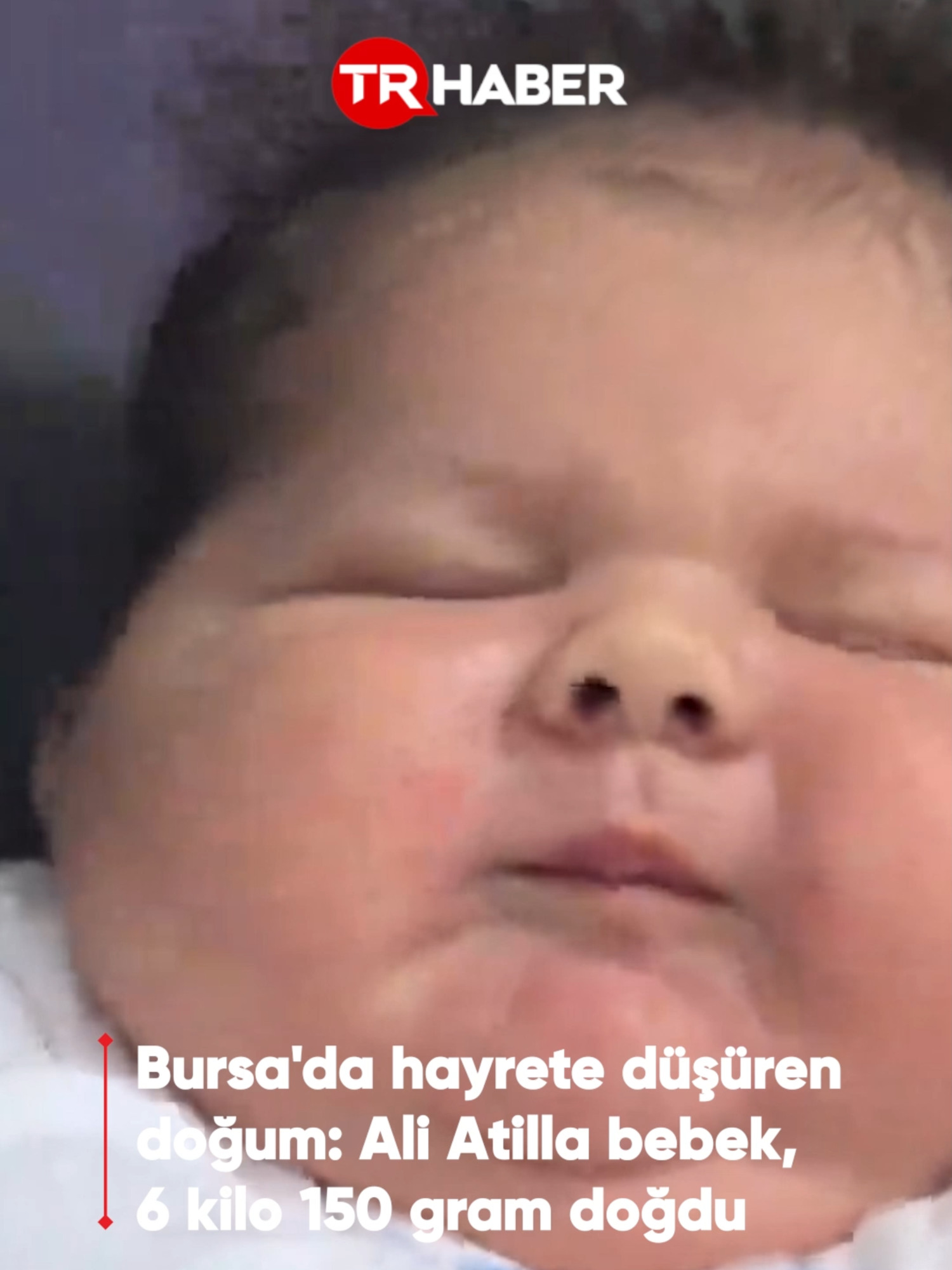 Bursa'nın İnegöl ilçesinde dünyaya gelen Murat ve Ece Bircan çiftinin oğulları Ali Atilla bebek 37 haftalıkken 6 kilo 150 gram ağırlığında, 59 santim boyunda dünyaya geldi.  📌Hem ailesini hem de sağlık çalışanlarını hayrete düşüren bebeğinin herhangi bir sağlık sorununun olmadığı bildirildi. #haber #gündem #bursa #inegöl #bebek #kilo