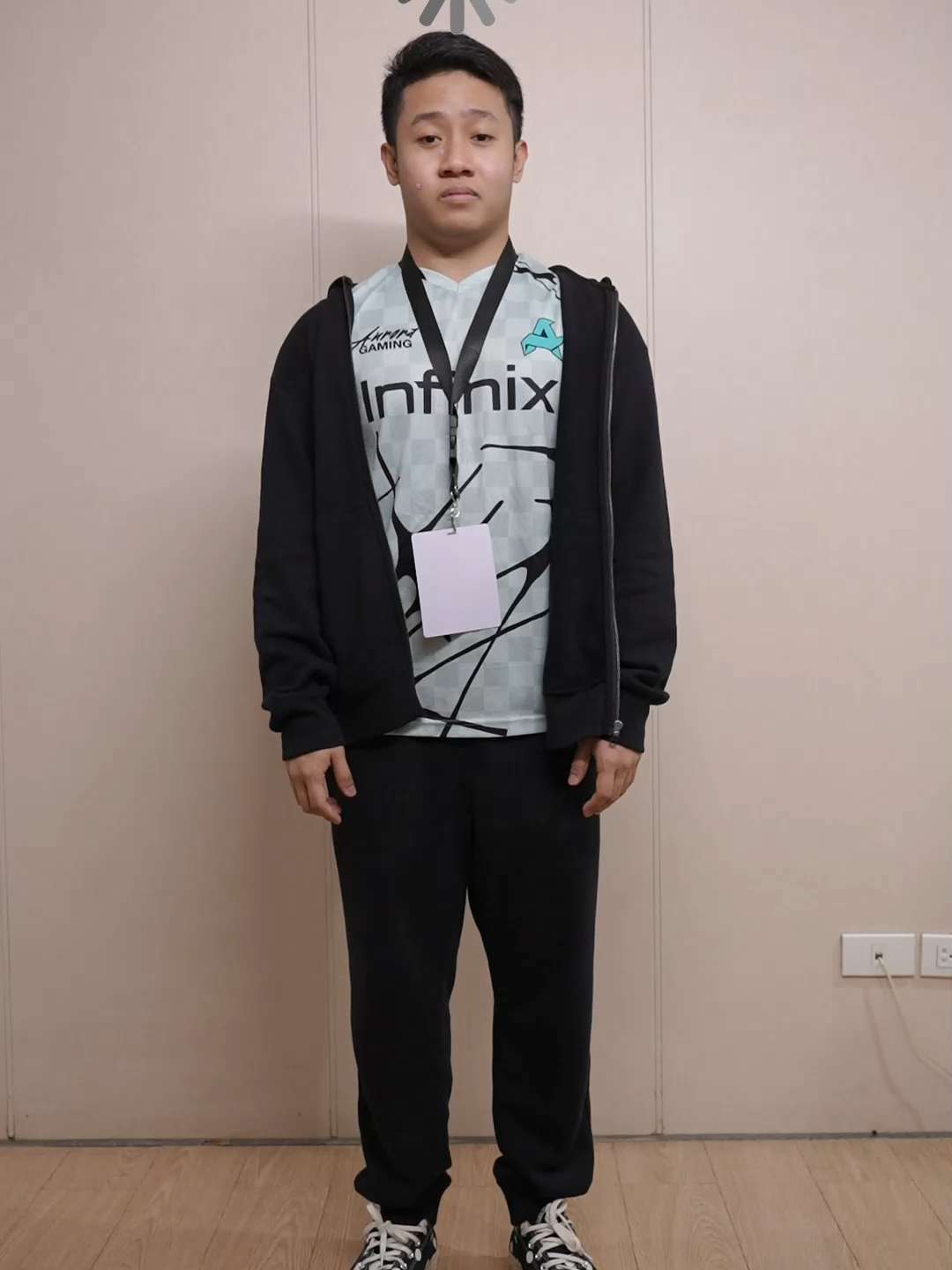 Shhh... here's a secret look at a side of Yue you've never seen before! He's so cute when he dances. I'm saving this hidden talent of his, how about you???? The 