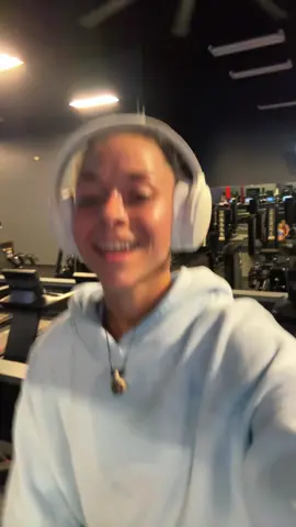 good morning hoodie stayed on during cardio😀