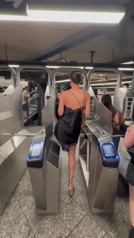 Average day on the NYC subway #subwaycreatures #fyb #foryoupage #iloveny #subway #nyc #movingday #usa 
