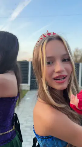 Two types of girls😂💕 #anto #trend #foryou #nickiminaj #whatsgoingon 