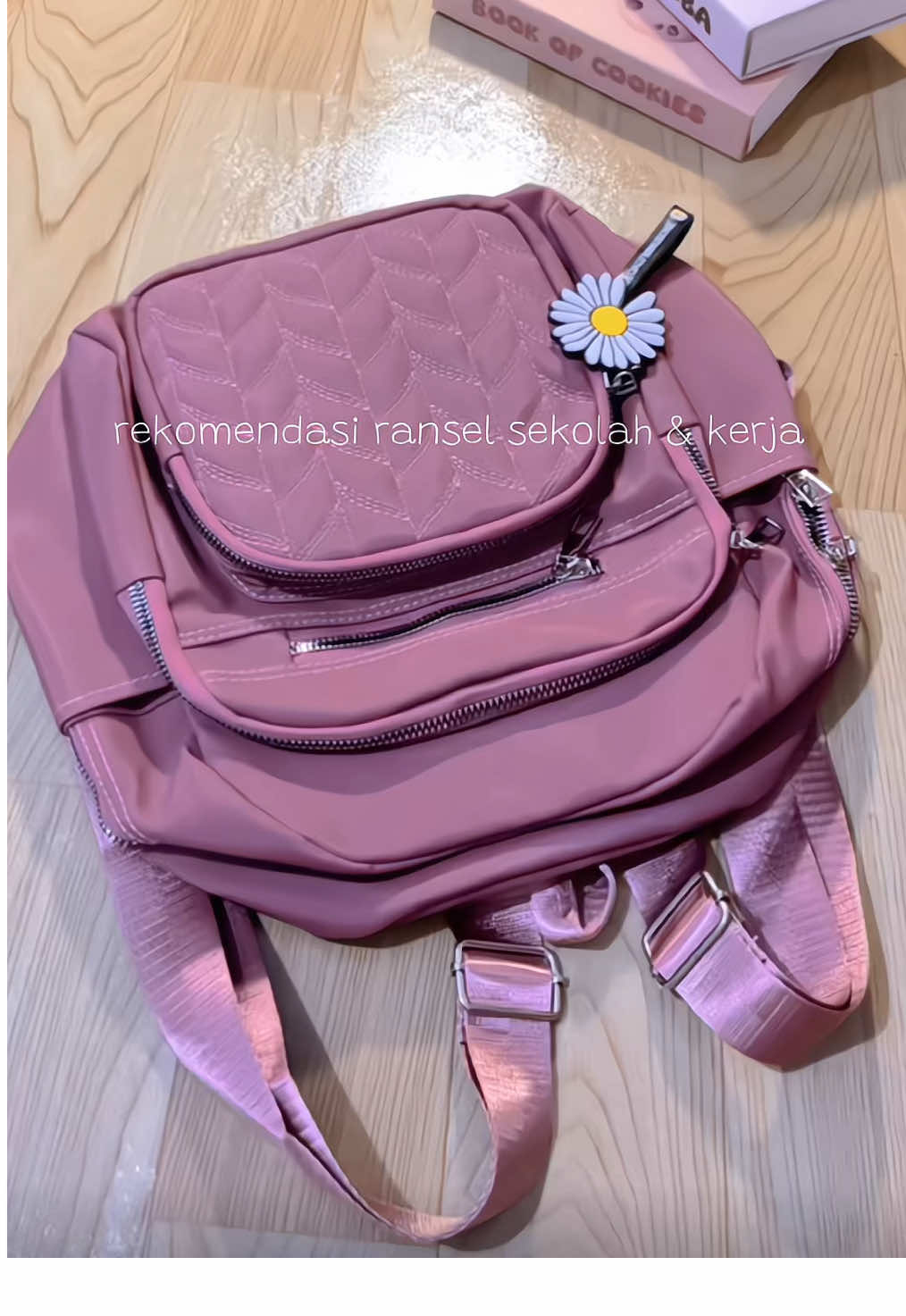 please warnanya cantik manissss bgt🥹💗rekomendasi tas sekolah dan kerja & cocok juga buat dipake sehati hari..  #backpack 