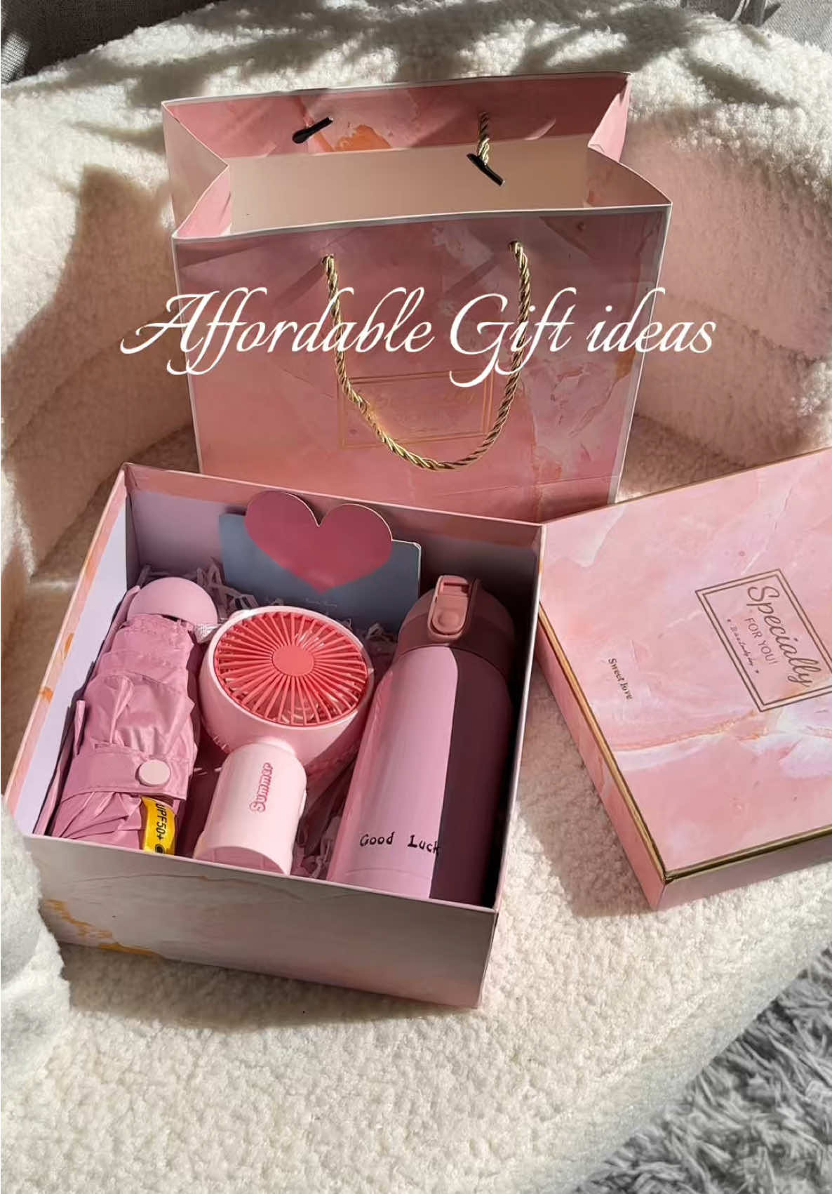 The perfect all-in-one gift set is here!✨ ˚.🎀༘⋆ Tumbler+Mini fan+Umbrella lahat ng kailangan mo nasa  isang box na!😍 #giftidea #christmasgift #budgetfriendly #gift #bestgiftidea 
