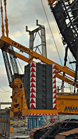 LIEBHERR⚡️ #chinematic #alatberatindonesia #craneoperator #ammanmineralnusatenggara #fyp 