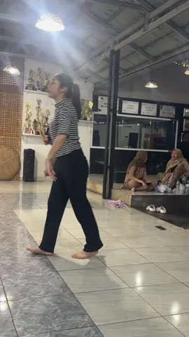 Sanggar tari jaipong putri pinilih #sanggarputripinilih #dwiartaproduction #jaipongan 