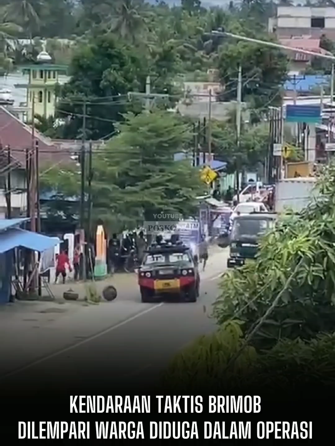 Kendaraan Taktis Brimod Dilempari Warga Diduga Dalam Operasi Khusus Penggerebekan Narkoba.  #News #Brimob #fyp #poskota