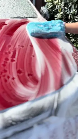 Really liking @yumcars_official Reset Shampoo for ceramic coatings 👍 It’s acidic so helps to cleanse the coating and remove water spots. When applied in a foam lance (after pre-washing) it also helps cool the panels when I’m washing in the sun ☀️ Mitt from @microfiber_madness  #carwash #cardetailing #carcleaning #yumcarsdetailing 