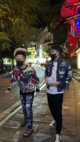 trời lạnh đeo khẩu trang đi đường cũng ấm..