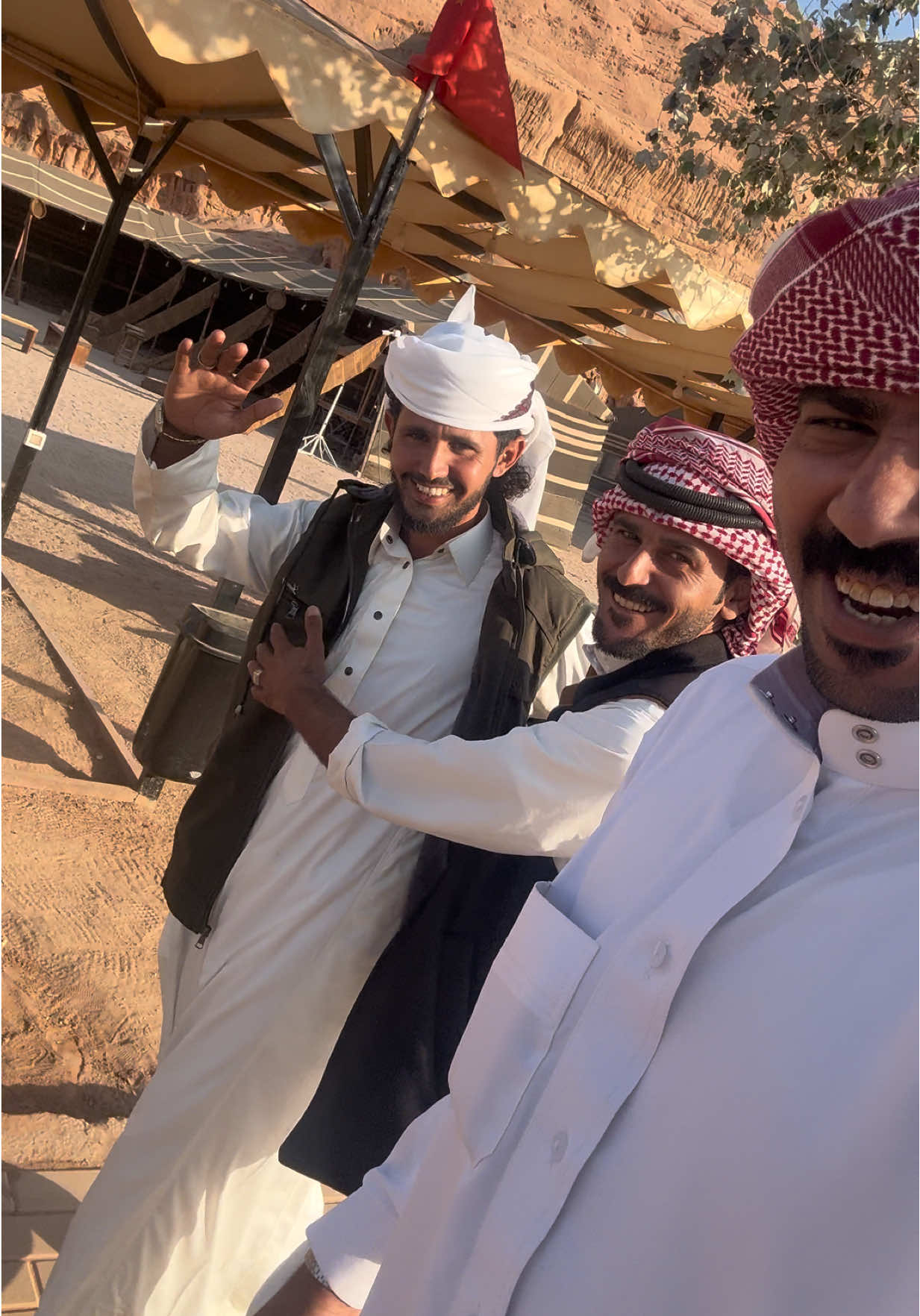 مو محتاجين كلام حلو  ، محتاجين قلوب نظيفه 