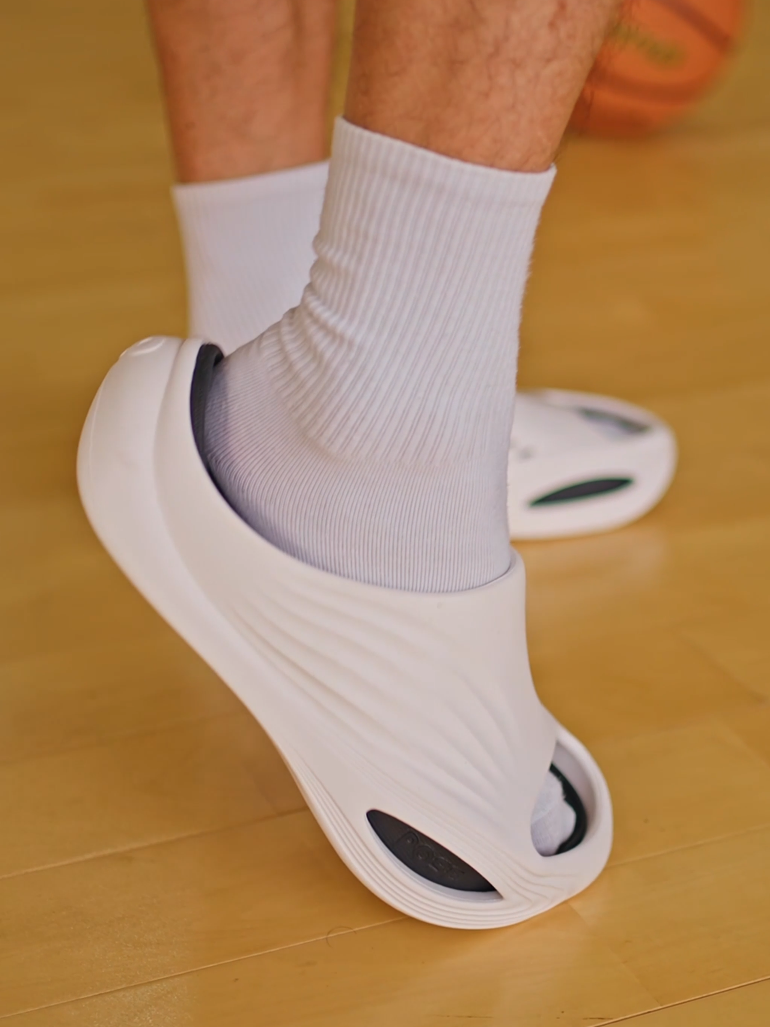 mang là hiểu, chân thư giãn đến mức không muốn tháo ra luôn #Pose #depthugianpose #relaxair #antistress #sports