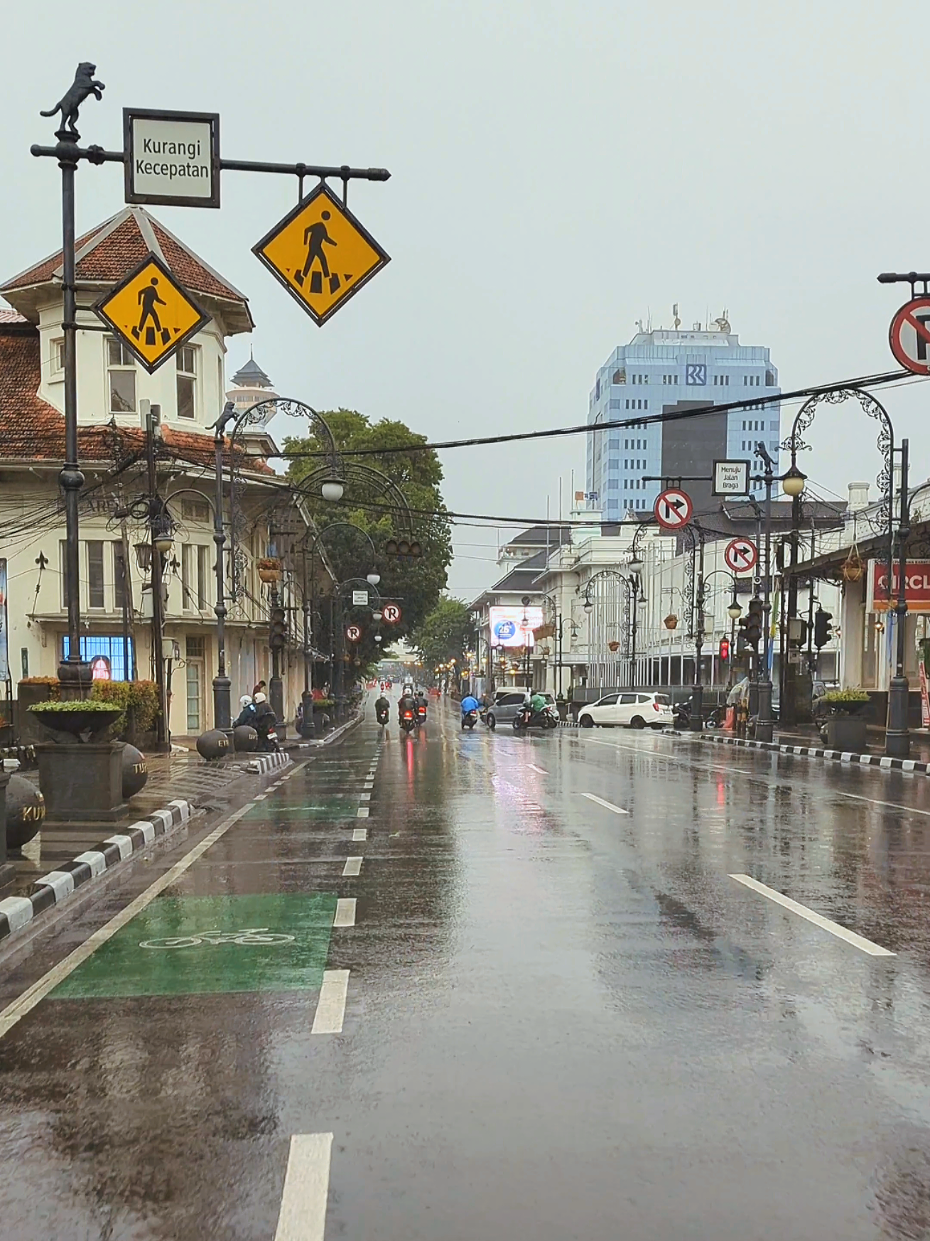Bandung rainy vibes #bandunghits #bandungbanget #fyp #bandungvibes #bandung 