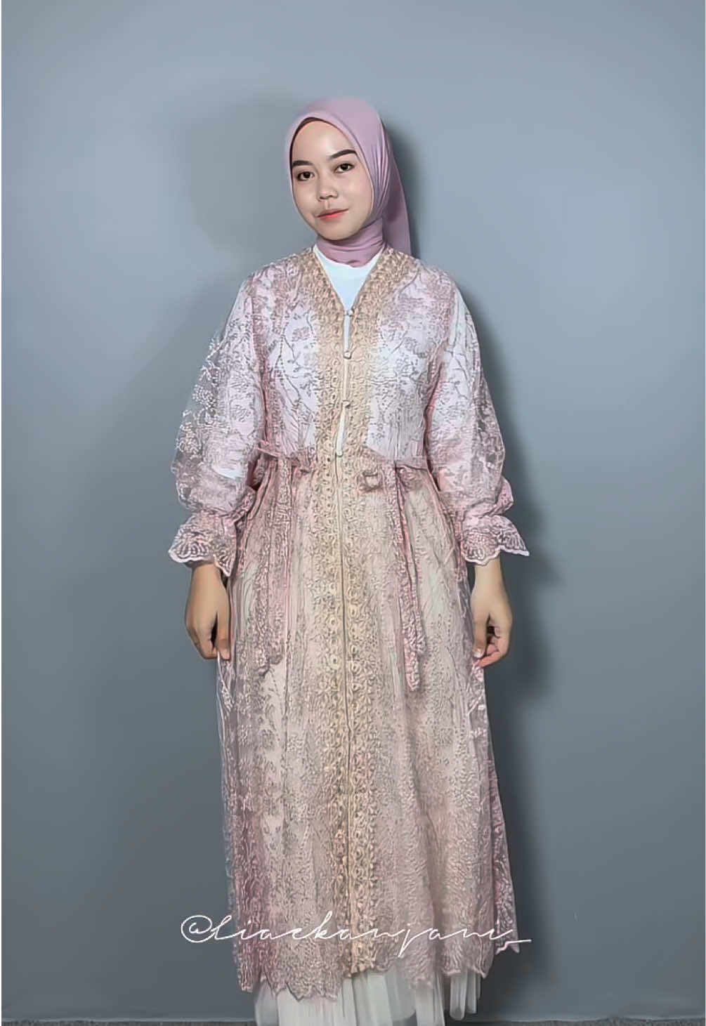 Ramadhan nanti pasti udah siap-siap baju Lebaran dari jauh-jauh hari🥰 nih cakep banget loh😍 #outfitlebaran #ootdfashion #outerbrukat #roktutu #bajulebaran 