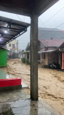 Banjir misik sukolilo pati#banjir #banjirbandang #banjir2025 #fyppppppppppppppppppppppp #fyp 