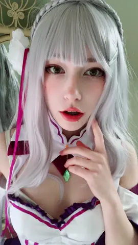 I’m dumb but theirs literally nothing I can do about the top not fitting me #emiliacosplay #rezero #twitchstreamer #cosplay #anime 