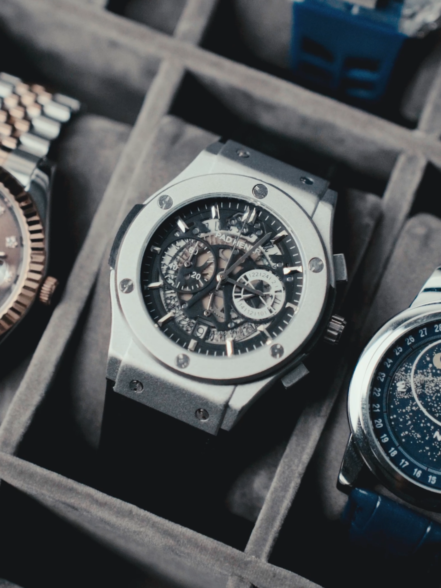 Jam ini bukan cuma soal waktu. Tapi tentang gimana lo nunjukin sisi terbaik lo — tenang, berkelas, dan beda. Pad Hener Lexicon — biar waktu lo juga punya karakter. #PadHener #Lexicon #GajianSale