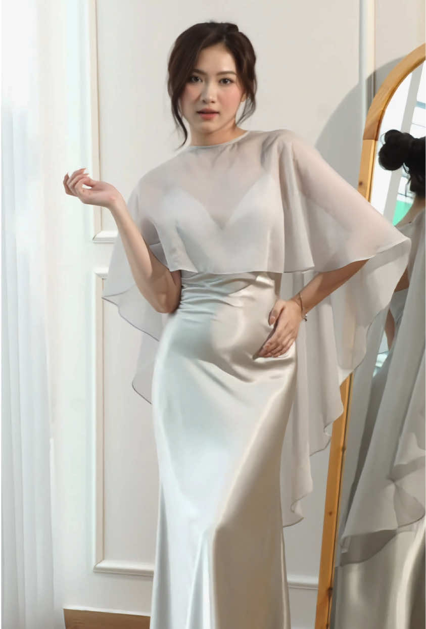 Phút chốc cơn mưa tới mà chẳng kịp nói… #tiemvaynhaoc #silkdress #xuhuong #vaylua 