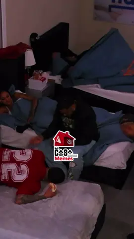 Michael y Young Swagon se curan con la Fruta en la Casa de Alofoke 2 😂😂 #lidommemes #fyp #liceycampeon💙💙💙 #aguilascibaeñas💛🦅 #lacasadealofoke 