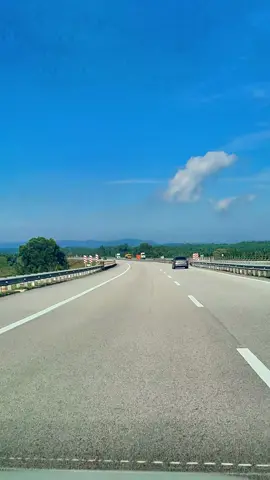 sometimes the best therapy ia a long drive and music 🎶 and the clouds too 👍🏼