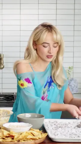 No podríamos estar más de acuerdo con @sabrinacarpenter: comer para disfrutar ❤️ #sabrinacarpenter #cocina #FoodTok