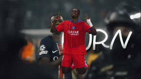 William Pacho is a footballer who lost his mother at 51, on the day of his debut. To honor her, he wears the number 51. Despite that heartbreak, he turned her memory into strength, worked tirelessly, and rose to the top — winning everything, including the Champions League, becoming the first Ecuadorian ever to do so.❤️ #pacho #psg #51 #football #Love 