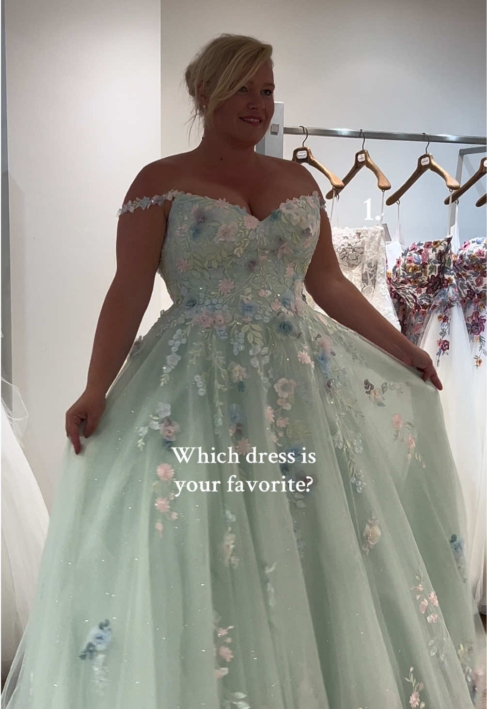 Help us decide which wedding dress is the best. 🤍✨  #weddingdress #curvybride #curvyweddingdress #plussizeweddingdress #trouwjurk 