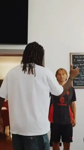 Why Modric got New iphone for entire Ac Milan Squad 🤣👀  #viralvideo #football #foryoupage #viral #modric 