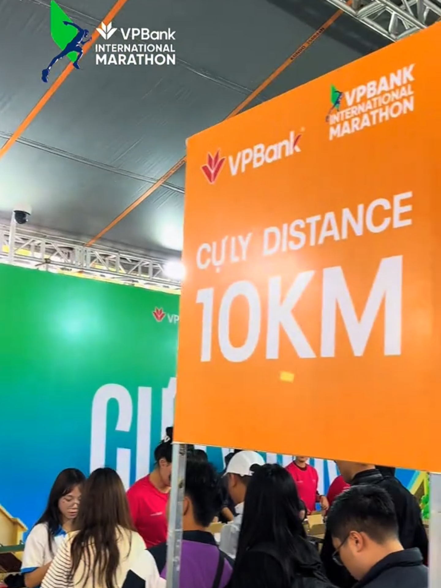 LET’S GOOOO Sôi động nhất mùa thu Hà Nội lúc này chính là EXPO VPIM 2025  Các runner nhanh đến nhận bib và racekit nhé 😍😍😍 ----------------------------- VPBANK HANOI INTERNATIONAL MARATHON 2025 Trân trọng cảm ơn nhà tài trợ kim cương Coolmate đồng hành giải chạy VPIM 2025   🔸 Đơn vị tổ chức/Organizer: VPBank 🔸 Đơn vị phối hợp tổ chức/Organizing coordination unit: LynkiD 🔶 Thời gian tổ chức/ Race day: 26.10.2025 🔶 Các cự li chạy/Distances: 42km | 21km | 10km | 5km  #VPBankHanoiInternationalMarathon #HaNoiVibes  #VPIM2025