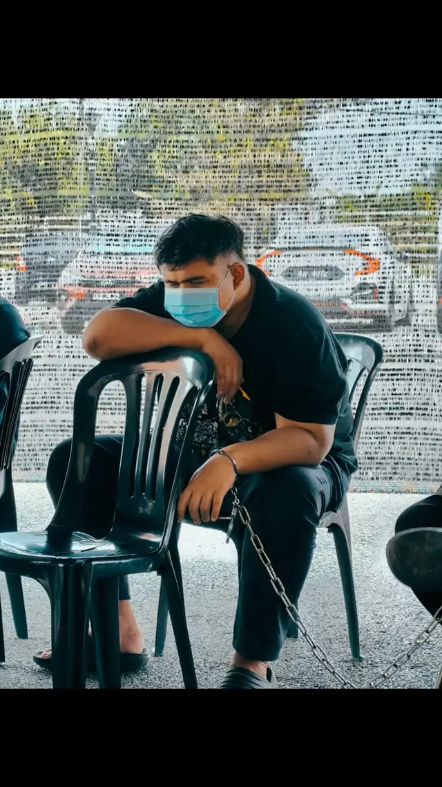 BERHENTI SEBELUM TERLAMBAT....takberniat nk memalukan mana mana pihak/keluarga atau buka aib ..tpi untuk pengajaran kepada semua...jgn salah langkah dan tenggelam dalam dunia dadah...bila terlambat yg hang akan teringat hanya keluarga hang...takdak nilai dah apa pon dari berharap masih ada doa dari keluarga..kata maaf dah takdak nilai masa ni ..berserah dan buat semula apa yg dah runtuh akibat silap diri sendiri...terima kasih bagi yg masih membuka hati dan terima walaupun bukan sedarah...alhamdulillah terima kasih masih diberi peluang