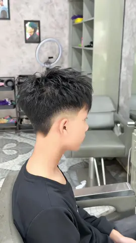 Layer mullet mini cho Đội trẻ Quỳnh Minh ✂️✂️🤪#fpy #xuhuongtiktok #viral #trending #37quynhlưu_nghêan 