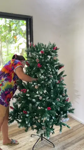 Di na kailangan ng madaming dekorasyon sa christmas tree dahil kahit xmas lights lang idagdag pwede na #christmastree #bigchristmastree #christmasdecor 