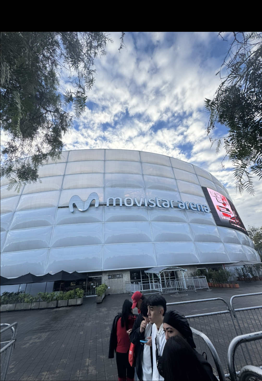 Concierto anuel en Bogotá 6:00am 👇 comenten para más contenido que dudas tienen #trapcold #anuel #anuelbogota #rhlm #movistararena