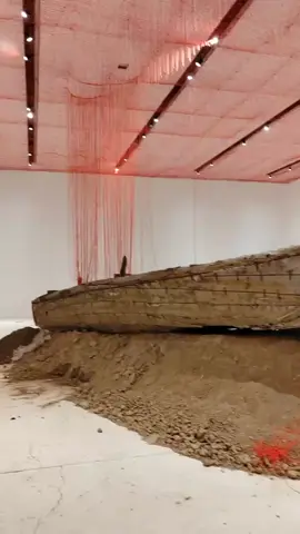 A few days ago, it was rumored that Yu朦胧 had shoes, clothes, and a small dog at the 798 Art Museum; now, they plan to demolish the museum as evidence of this incident has been found. 798美术馆前几天不是传出有于朦胧的鞋子衣服和小狗，他们现在要拆除这个美术馆 魂灭证据. Vài ngày trước, Có tin đồn Rằng Yu朦胧 có giày, quần áo và một con chó nhỏ Tại Bảo tàng nghệ thuật 798; bây giờ, họ dự định phá hủy bảo tàng để làm bằng chứng về sự cố này đã được tìm thấy.ไม่กี่วันที่ผ่านมามันมีข่าวลือว่ายูอาลีมีรองเท้าเสื้อผ้าและสุนัขขนาดเล็กที่พิพิธภัณฑ์ศิลปะ 798;ตอ#Vietnam #viral #Thailand #メロ秋投稿キャンペーン #viral 