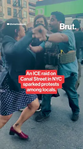 An ICE raid on Canal Street in New York City sparked protests among locals. The operation followed videos posted by pro-Trump influencers highlighting African immigrants selling merchandise in the busy shopping district. #ICE #NYC #CanalStreet #chinatown #protests #Immigration