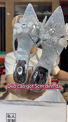 Đôi này mà đi buổi tối thì quá là lung linh luôn ạ #manhgiay #depcaogot #depthoitrang #depnu 