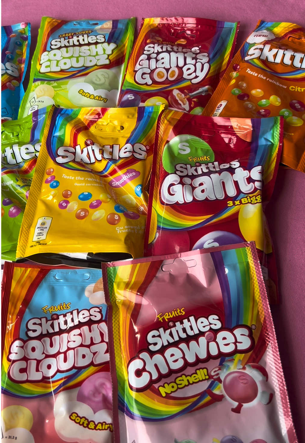 Welke Skittles heb jij nog niet geprobeerd? Wij hebben ze in alle soorten en smaken! #voorjou #skittles #snoep 