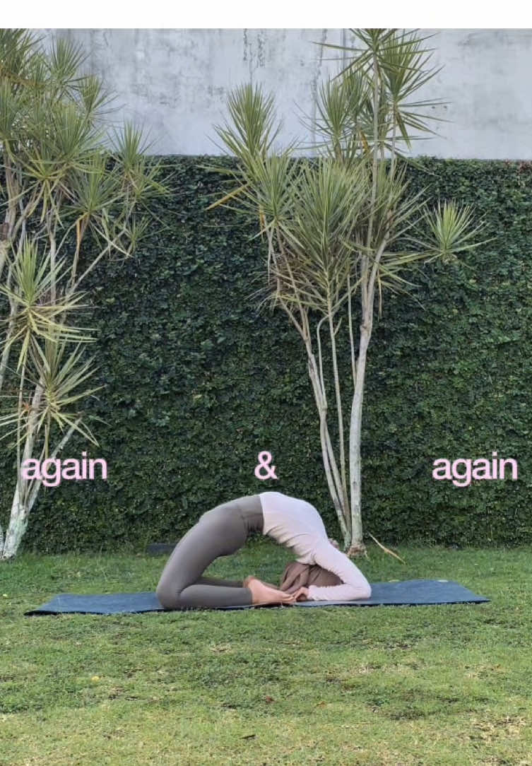 still learning, but here it goes 🧘🏻‍♀️🪷🍃  #yogatok #yogaflow #yogamalang 
